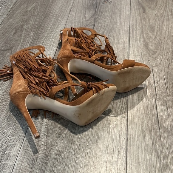 Guess Fringe Heels in Brown size 6M - Picture 6 of 7